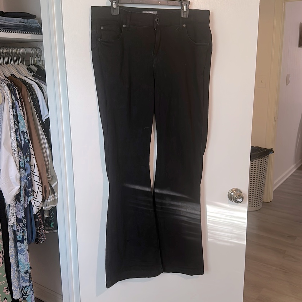 Torrid black bombshell flare
